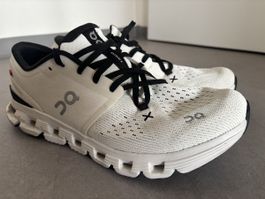 On Cloud X Laufschuhe Weiss/Schwarz – Grösse 44,5