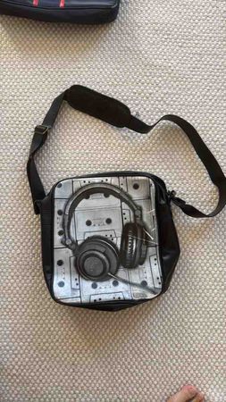 Messenger Bag black with Headphone Print acceptable