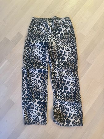 Leo Print Hose Gr.M – Oversized Sommerhose / Y2K Style