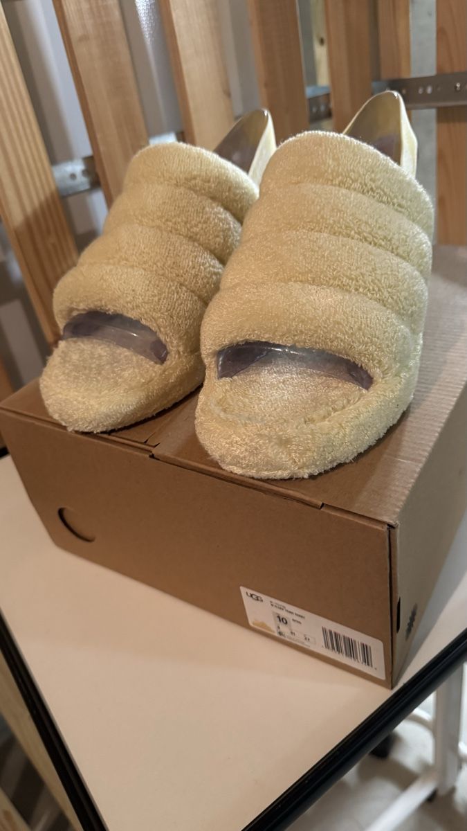 Scarpe da uomo: UGG Jaune 41 – Nuovo e nell'imballaggio originale da Granges-paccot venduto da sparkle_ 2