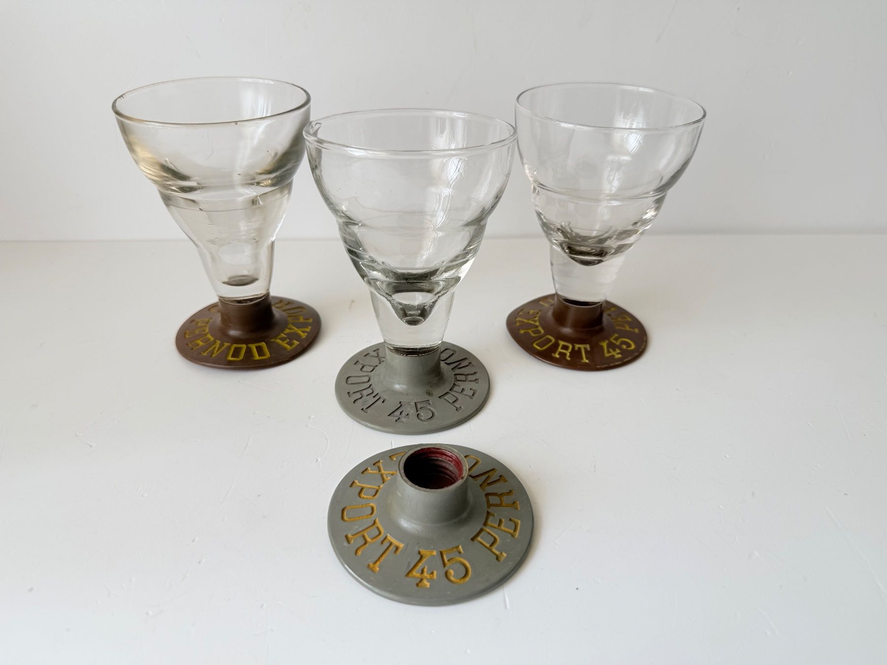 Verres: Alte Pernot Export Absinth- bzw. Pastisgläser – D'occasion à Zwingen par moje1