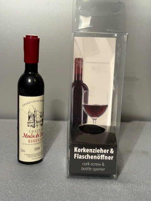 Apribottiglie & Tappi per chiusura: Weinflasche "Attrappe" mit Korkenzieher, Chateau Moulin du – Nuovo e nell'imballaggio originale da Kriegstetten venduto da Dorothy66 3