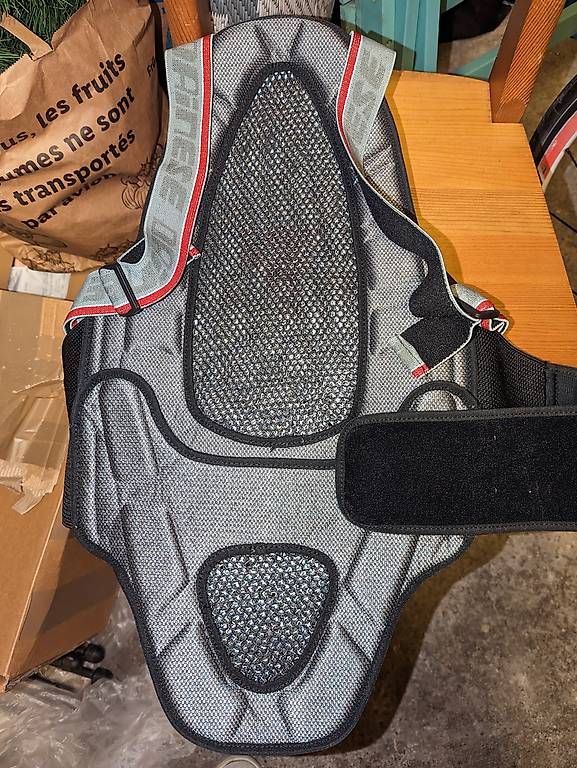 Schutz & Schoner: WAVE 13 D1 AIR RÜCKENPROTEKTOR - Neuwertig – Gebraucht aus Zürich von YogaMatt 1