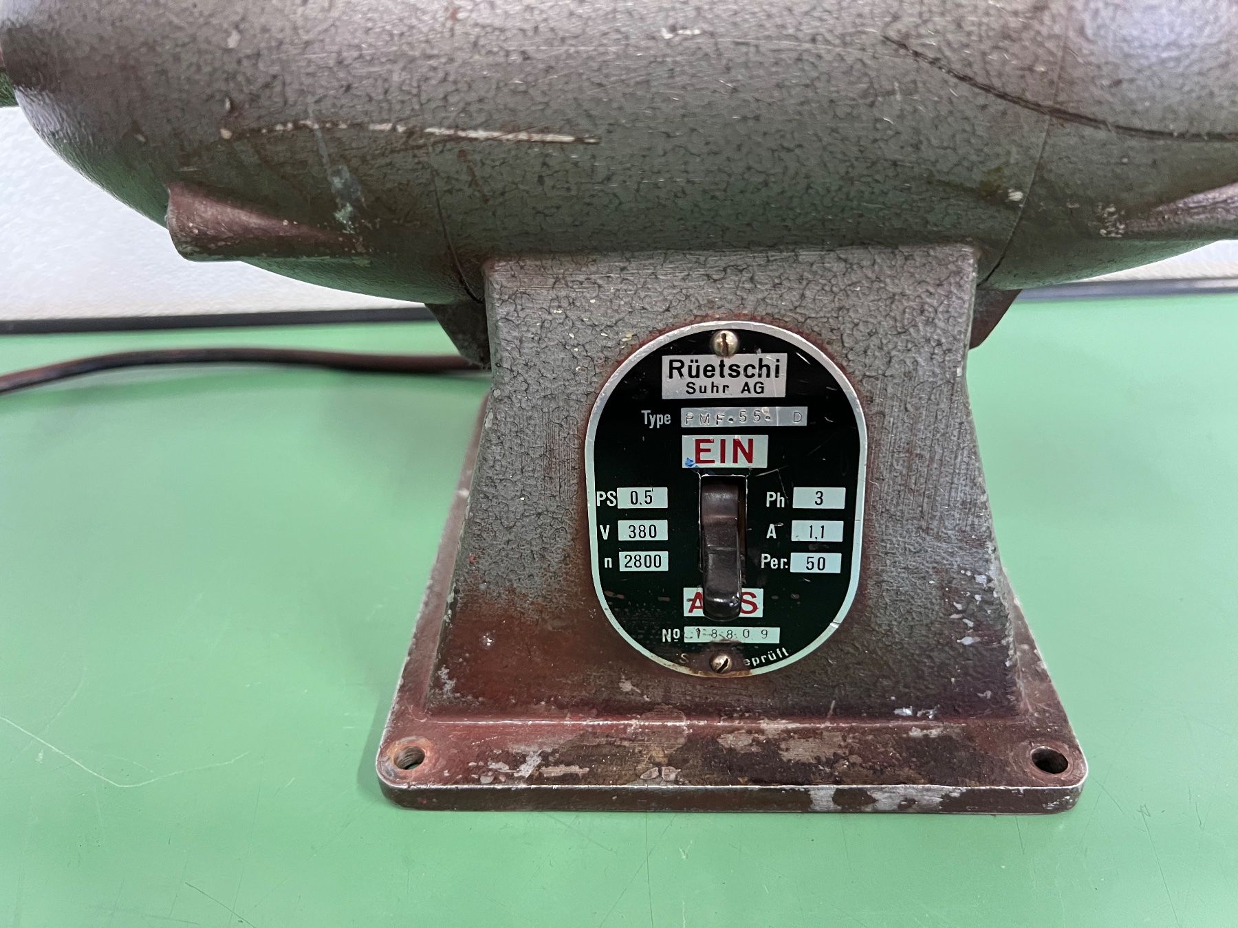 Tutte le macchine: Meuleuse Rüetschi – Usato da Aarberg venduto da SNMachines 1