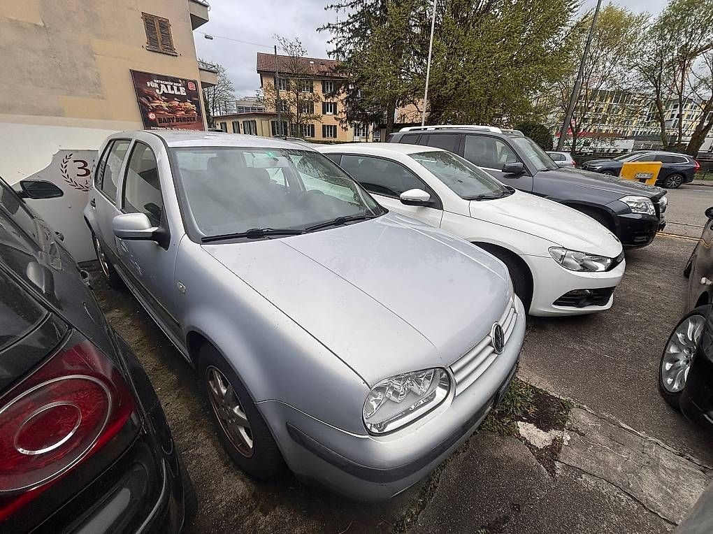 Automobili: Vw Golf Automat – Usato da Biel/Bienne venduto da 300ccc