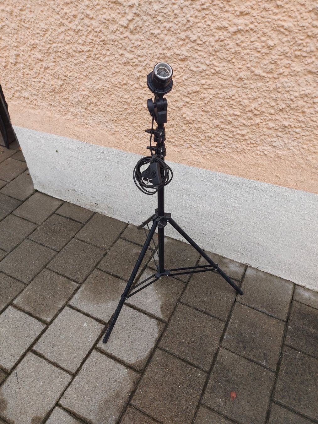 Stative & Stativköpfe: schwarzes Teleskop-Stativ; Lampenstativ; mit E27Sockel – Gebraucht aus Rheinau von profitronic.shop 1