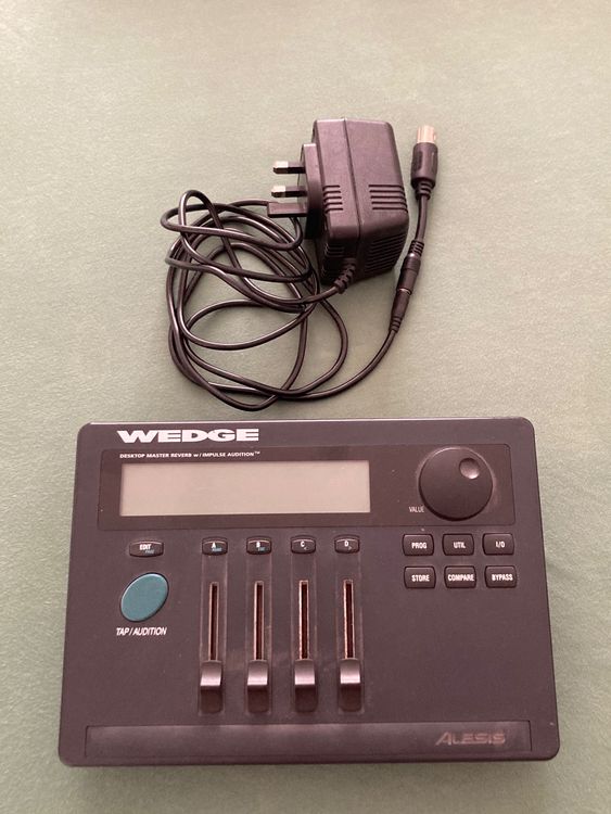 Very nice and rare Alesis Wedge Desktop Master Reverb Kaufen auf Ricardo