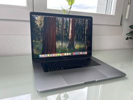 MacBook Pro 15" (2018) – i7 | 16 GB | 500 GB Touchbar