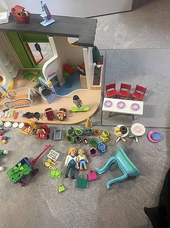  Playmobil Kita Regenbogen mit viel Zubehör (Gebraucht) in Niederglatt Illustration 