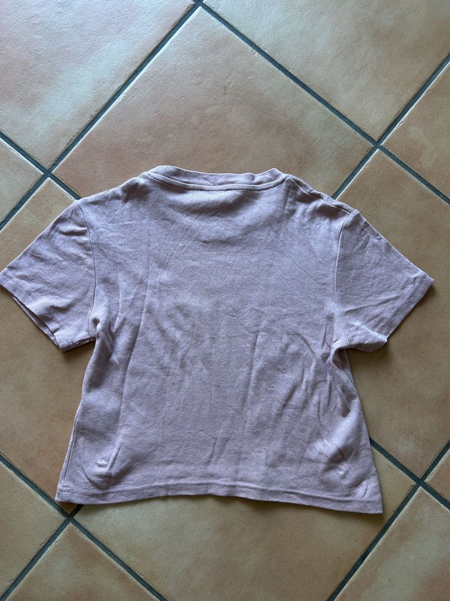 T-shirt: Rosa cropped damen T-Shirt – Usato da Hitzkirch venduto da mar_6xlt 1