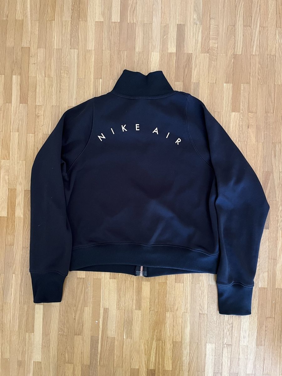 Nike Giacche: Nike Air Trainerjacke, Schwarz mit Rosegold – Usato da Aarau Rohr venduto da peg_yld8 1