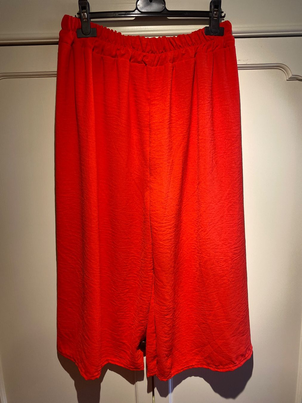 Pantalons: SOMMER KURZE HOSE DAMEN-ROT – Neuf avec emballage d'origine à Meienried par ManuelaBoutique 4