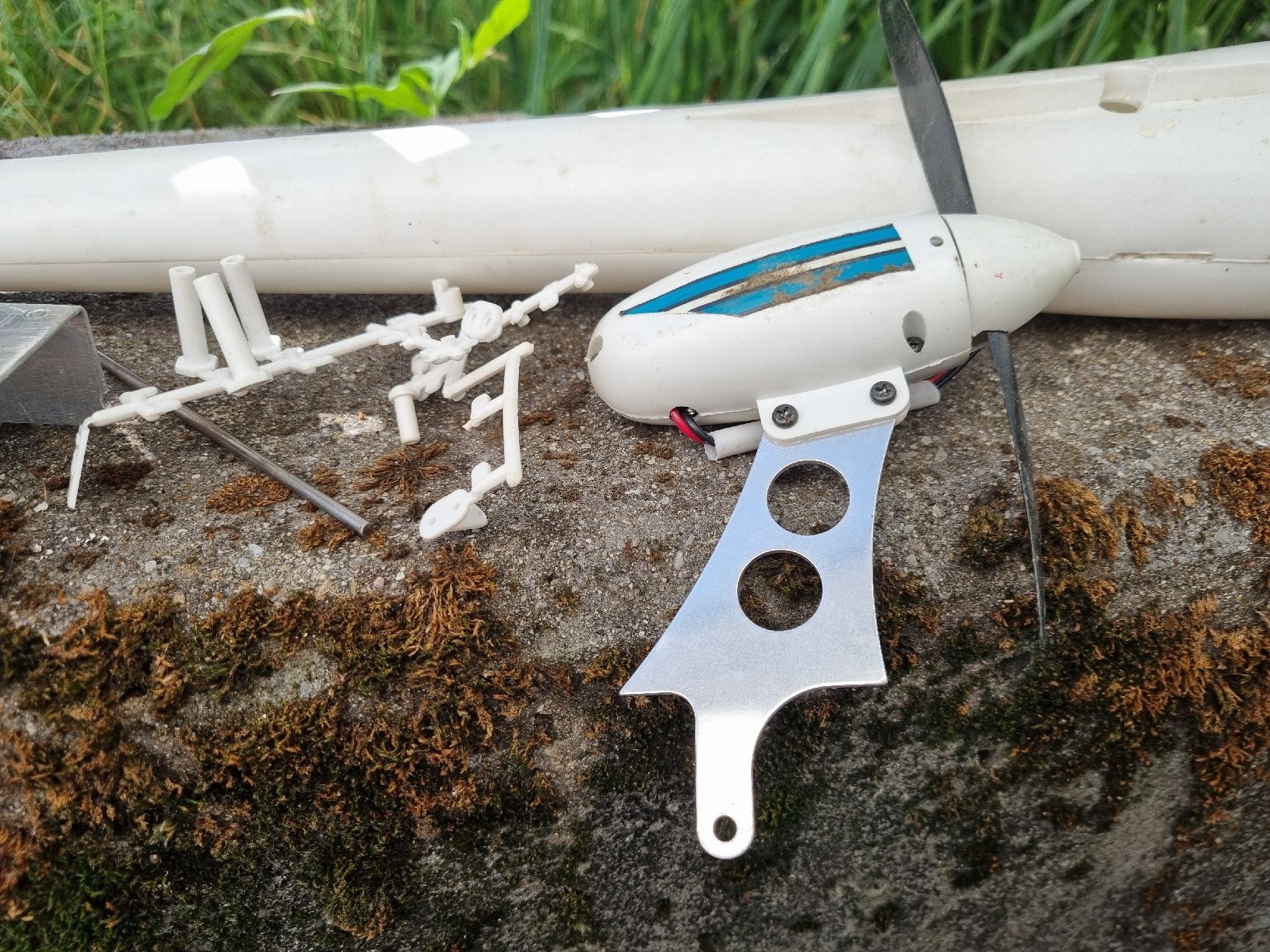 Kit di modellismo & Modellini statici: Modellflugzeug mit Motoren, – Usato da Ostermundigen venduto da vintage60 3