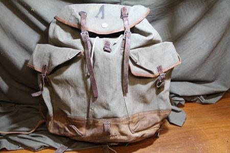 Gebirgsrucksack Mod. 44, Jg. 1945, Blachenstoff, + Brotsack