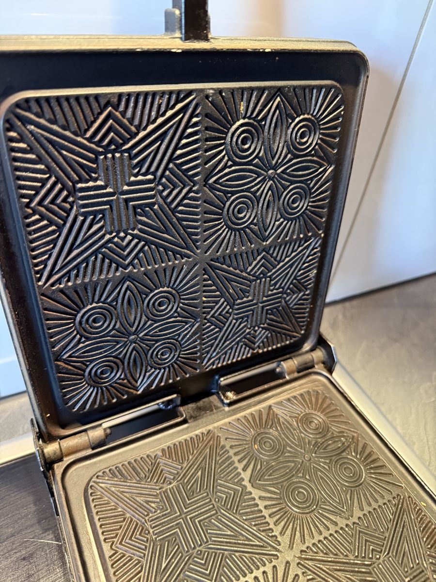 Jura Appareils de cuisine: Jura Bräzeli-Eisen Typ 142 mit Kabel – D'occasion à Luzern par Emlu20 5