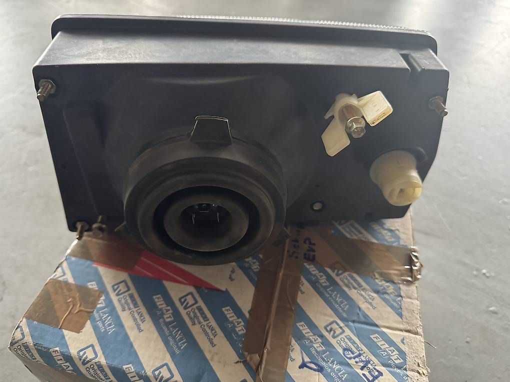 Fari: Lancia Delta Scheinwerfer  – Usato da Zürich venduto da Gregorycar 1