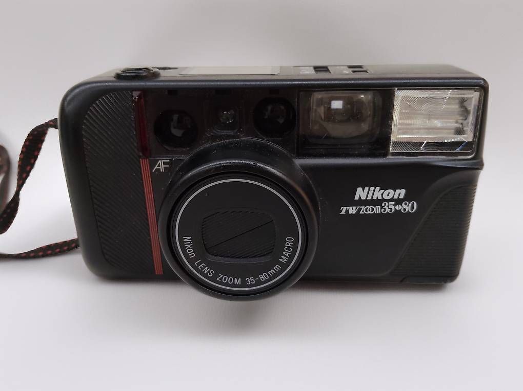 Fotocamera: Nikon TW Zoom 35-80 AF – Usato da Bellinzona venduto da restadtmann
