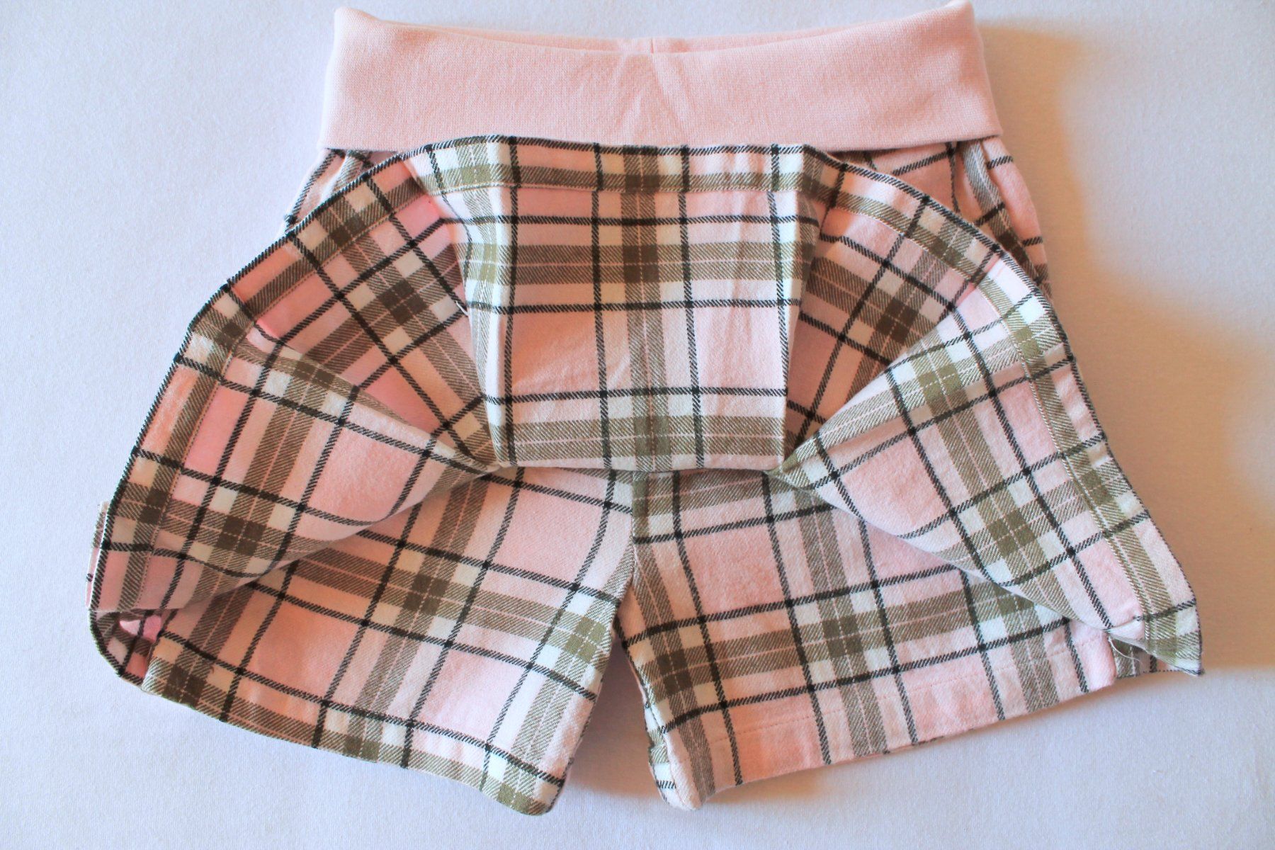 Pantaloni: karierter HOSENROCK mit elastischem Bund  122 – Usato da Rebstein venduto da Lunipu 3