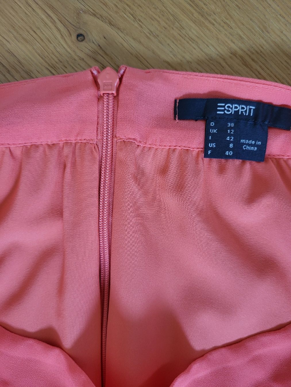 Esprit Gonne: Esprit Plissée Jupe lachs/weiss Gr. 38 – Nuovo (secondo la descrizione) da St.Gallen venduto da Einstein87 3