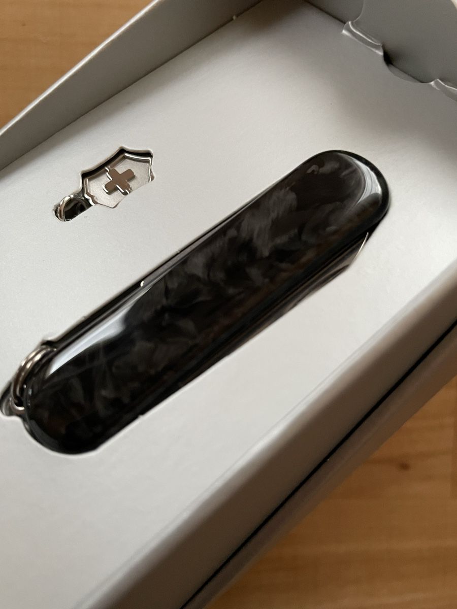 Victorinox Coltelli tascabile: Victorinox Classic Carbon – Nuovo e nell'imballaggio originale da Rümlang venduto da euqinom16 1