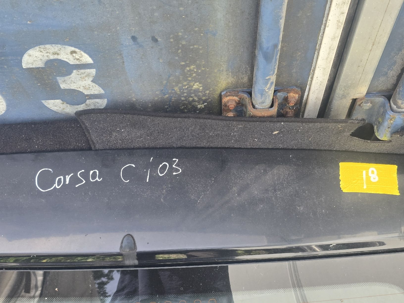 Tutti pezzi di ricambio auto: Opel Corsa C Heckklappe 2003 schwarz – Usato da Muhen venduto da SHS98 1
