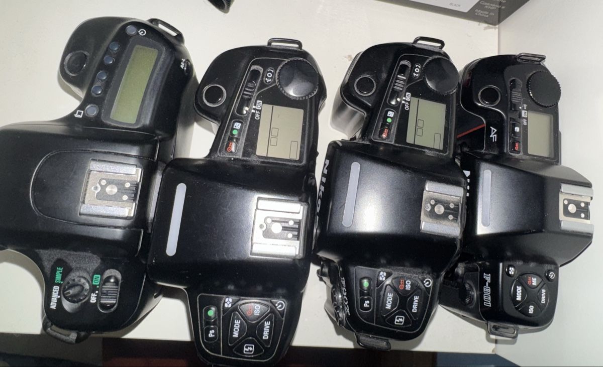 Nikon Appareil photo: 4x Nikon Analogkamera-Set – D'occasion à Zürich par SalernoElia 4
