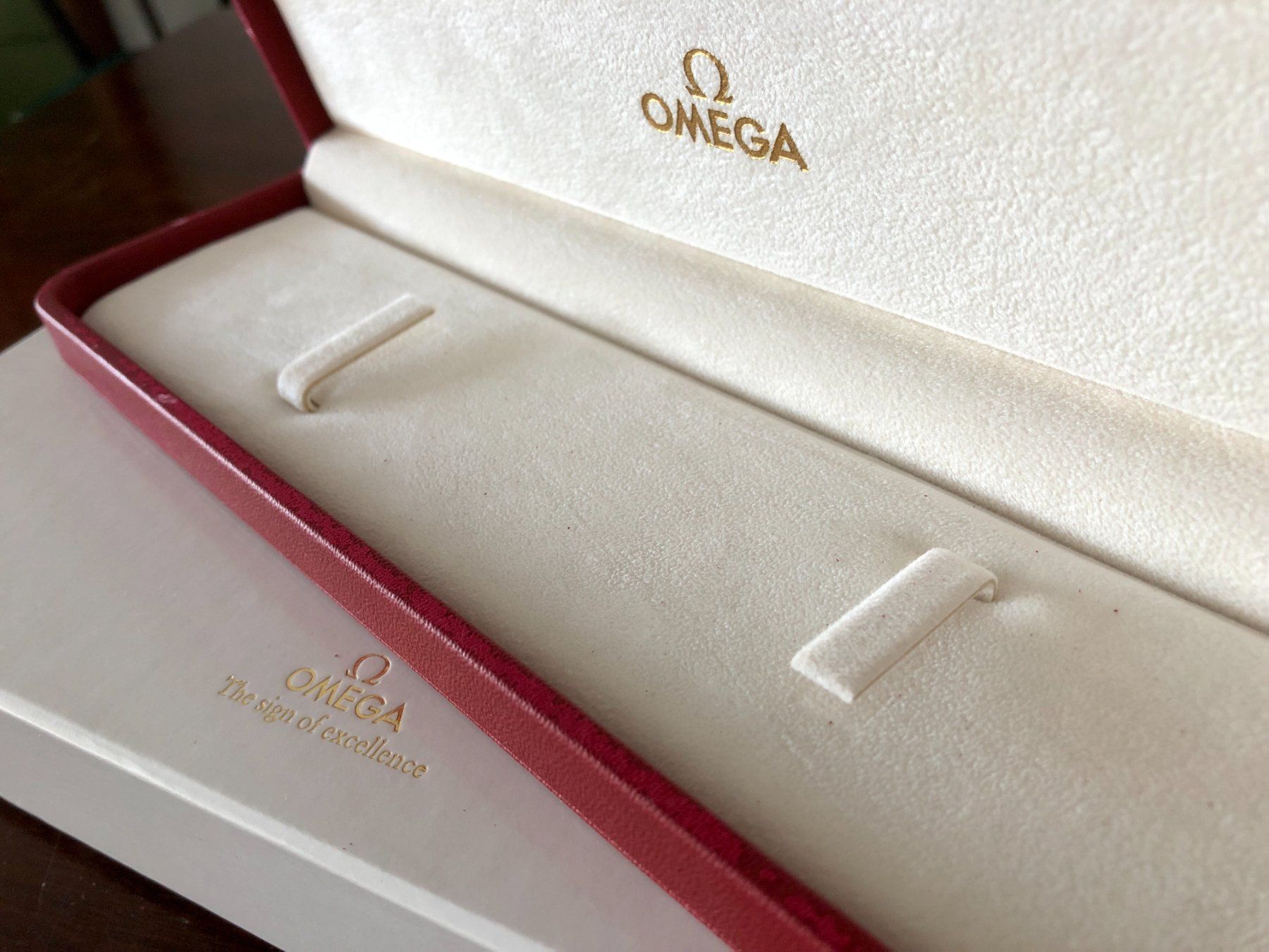 Omega Orologi: OMEGA long red watchbox with outerbox, new condition – Usato da Mont-sur-Lausanne venduto da vmi_ym5l 7
