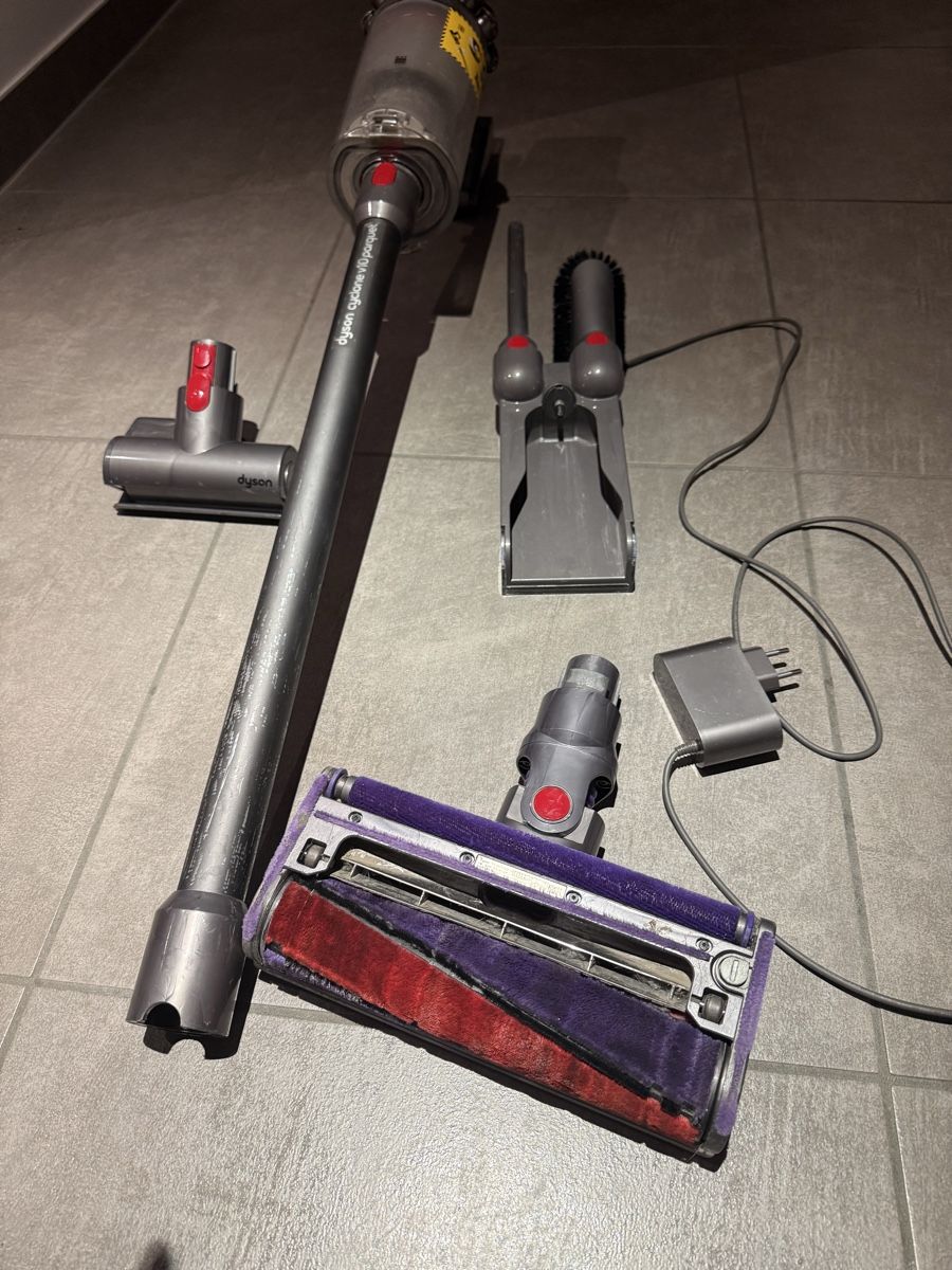 Dyson Aspirateurs & Accessoires: Dyson V10 Cyclone  – D'occasion à Claro par KarinS84 3