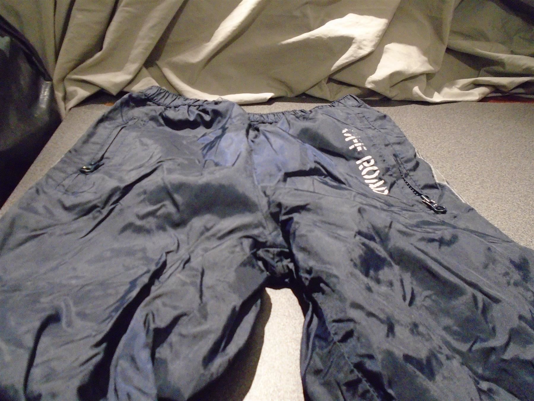Hosen: Regenhose Grösse 110, KIDS, dunkelblau – Gebraucht aus Zürich von abraxas1291 1