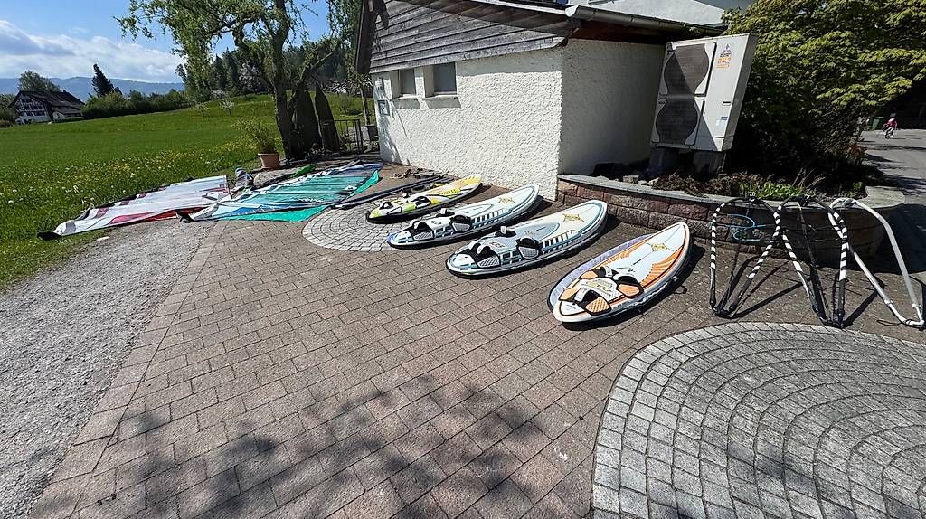 Surfboards & Schwimmbrette: Surfmaterial mit 4 Boards usw. – Gebraucht aus Bubikon von Fitdihei