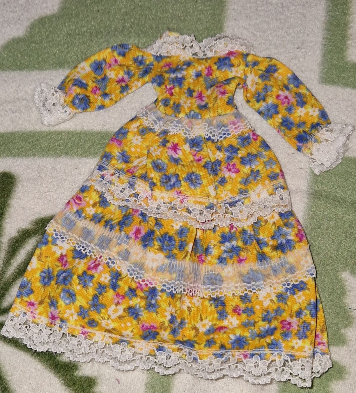 Bambole: Robe pour Barbie – Usato da Couvet venduto da Pioune