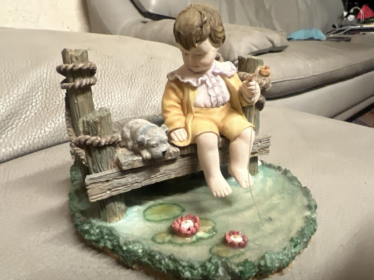 Statuette: Goebel Geduldsprobe "Fishin' Buddies" Figur, SK12 (m) – Usato da Rorschach venduto da TimelessTrading