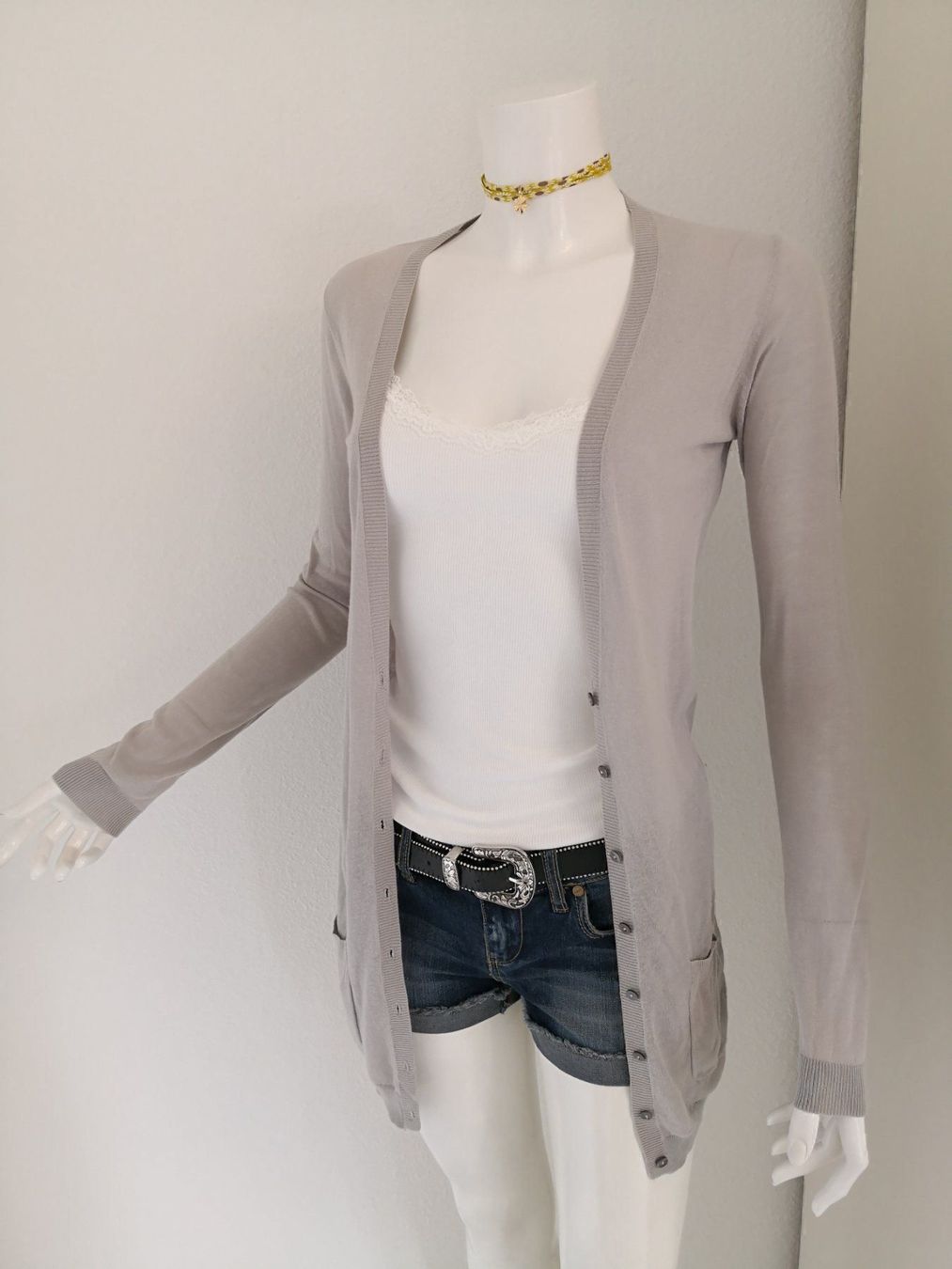 Mango Jacken: 🤩MANGO STRICK-JACKE HELLGRAU & PERLMUTT-KNÖPFE & ARMANI P. – Gebraucht aus Olten von Naja-Twins-Twins 4