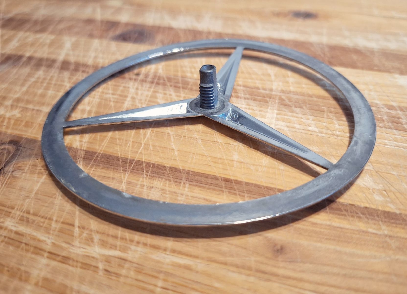 Mercedes-Benz Tutti pezzi di ricambio auto: Mercedes Benz W123 Emblem – Usato da Triesen venduto da BLACKSHEEP75 4