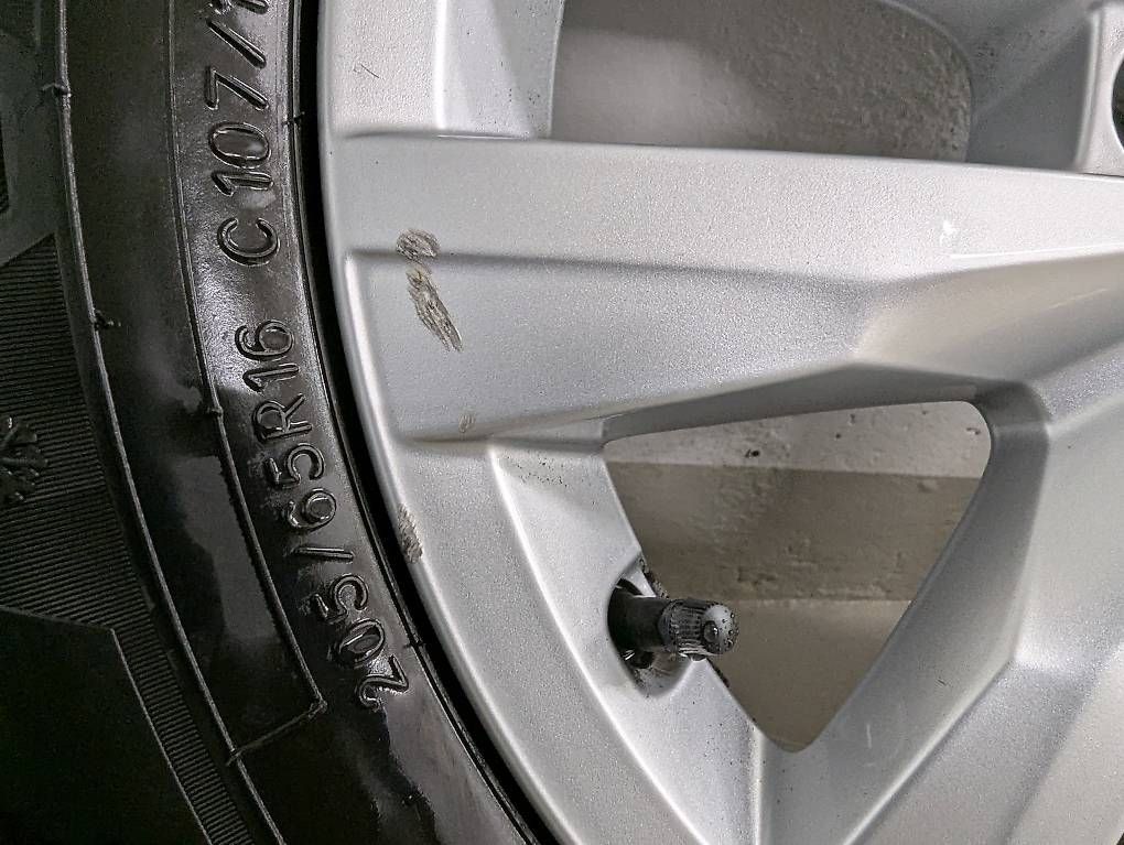Pneumatici & Ruote complete: Original VW T5 / T6 Winterräder – Usato da Flüh venduto da Tavullia 4