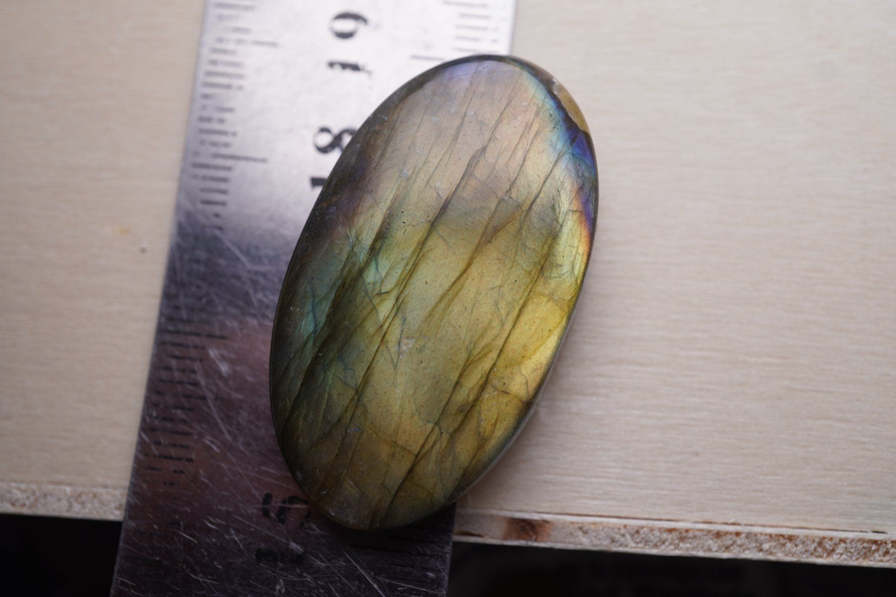 Minerali & Pietre curative: Labradorit  Top  Cabochon 479      Ab 1.- – Nuovo e nell'imballaggio originale da Eschenbach SG venduto da topstone 3