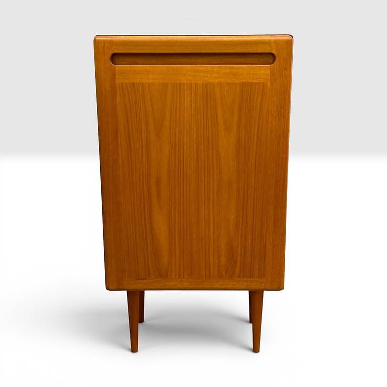 Kommoden: Mid Century teak Highboard by DYRLUND – Gebraucht aus basel von vintory.ch