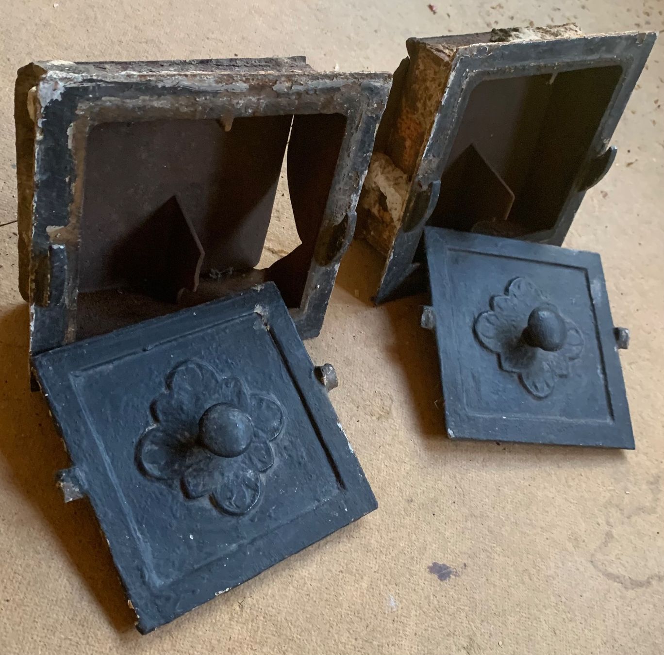 Altri mobili d'antiquariato: Alte Kacheln vom Kachelofen – Usato da Goldingen venduto da Bergler012 9