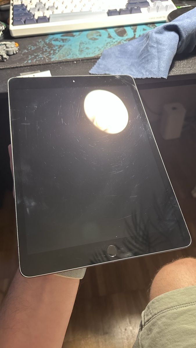 Apple Tablet PC: iPad 8 128GB iCloud gesperrt – Defekt aus Wädenswil von dai_2bcv