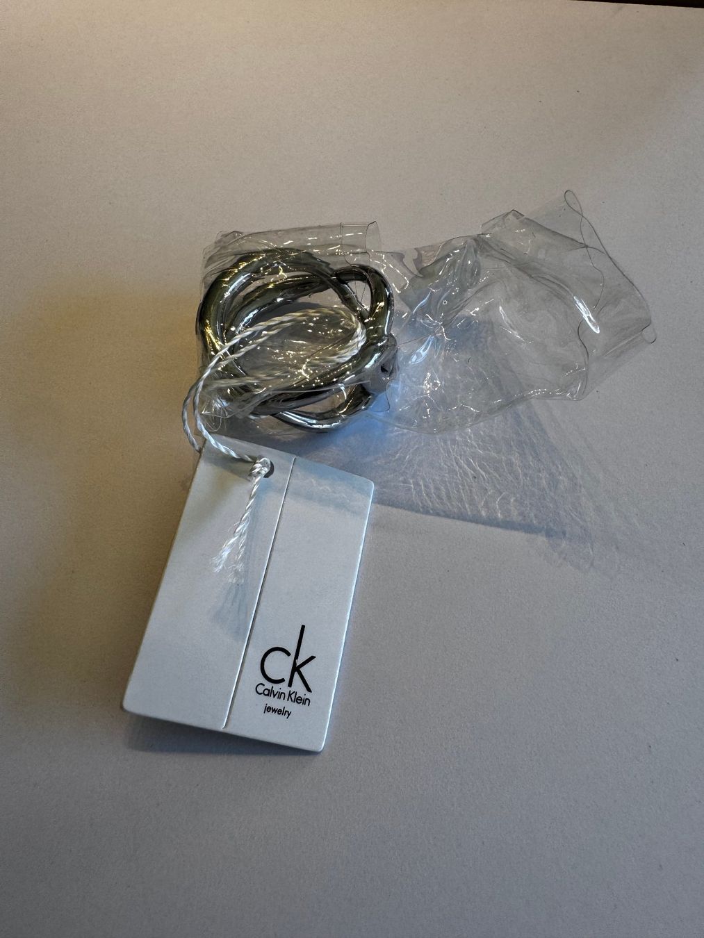 Calvin Klein Bagues: 4x Fingerringe von Calvin Klein – Neuf avec emballage d'origine à Solothurn par Armada-3 3
