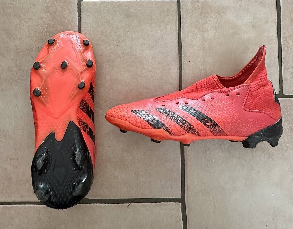 Adidas Scarpe per ragazzi: ADIDAS PREDATOR 38 – Nuovo (secondo la descrizione) da Genestrerio venduto da Demis27