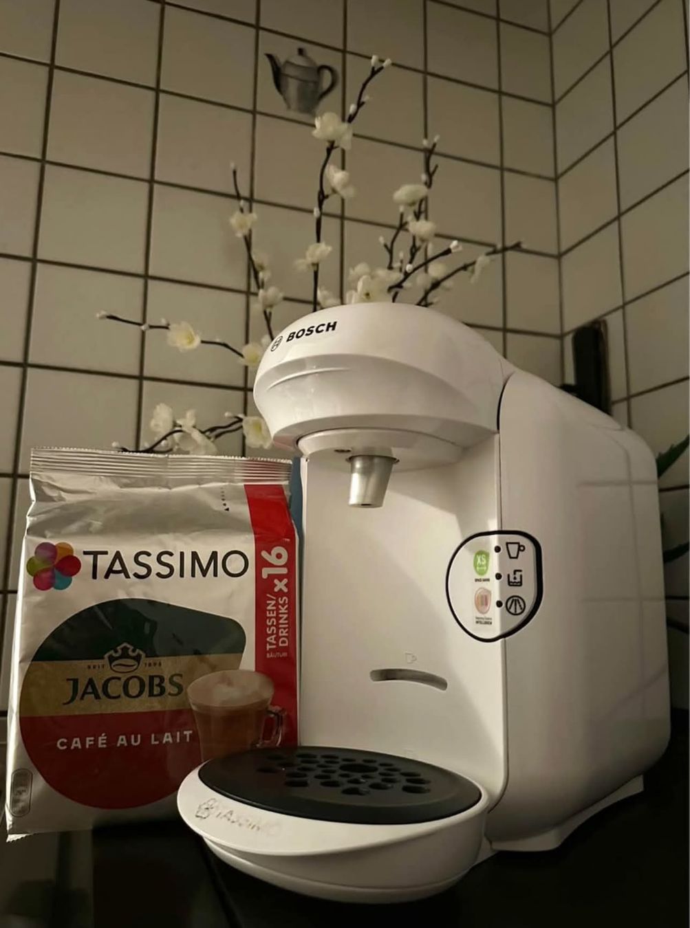 Bosch Macchine per caffè & Macchine per espresso: Kaffeemaschine Bosch Tassimo weiss mit gratis kaffee – Usato da Wauwil venduto da bos_p6d2