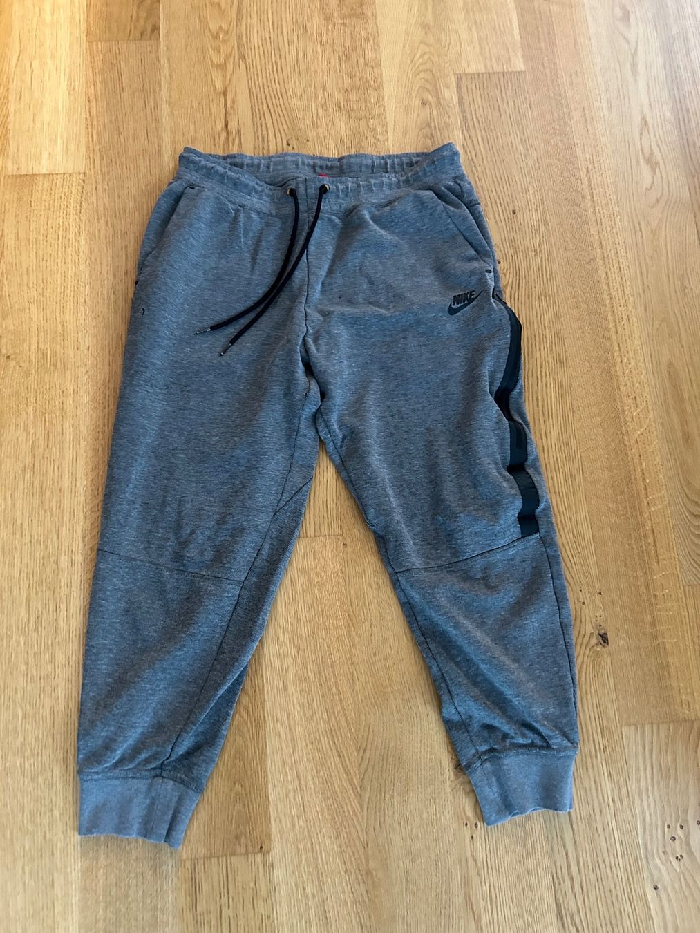 Nike Pantaloni: Nike Trainingshose Grau, Grösse M – Usato da Altenrhein venduto da _6sbw
