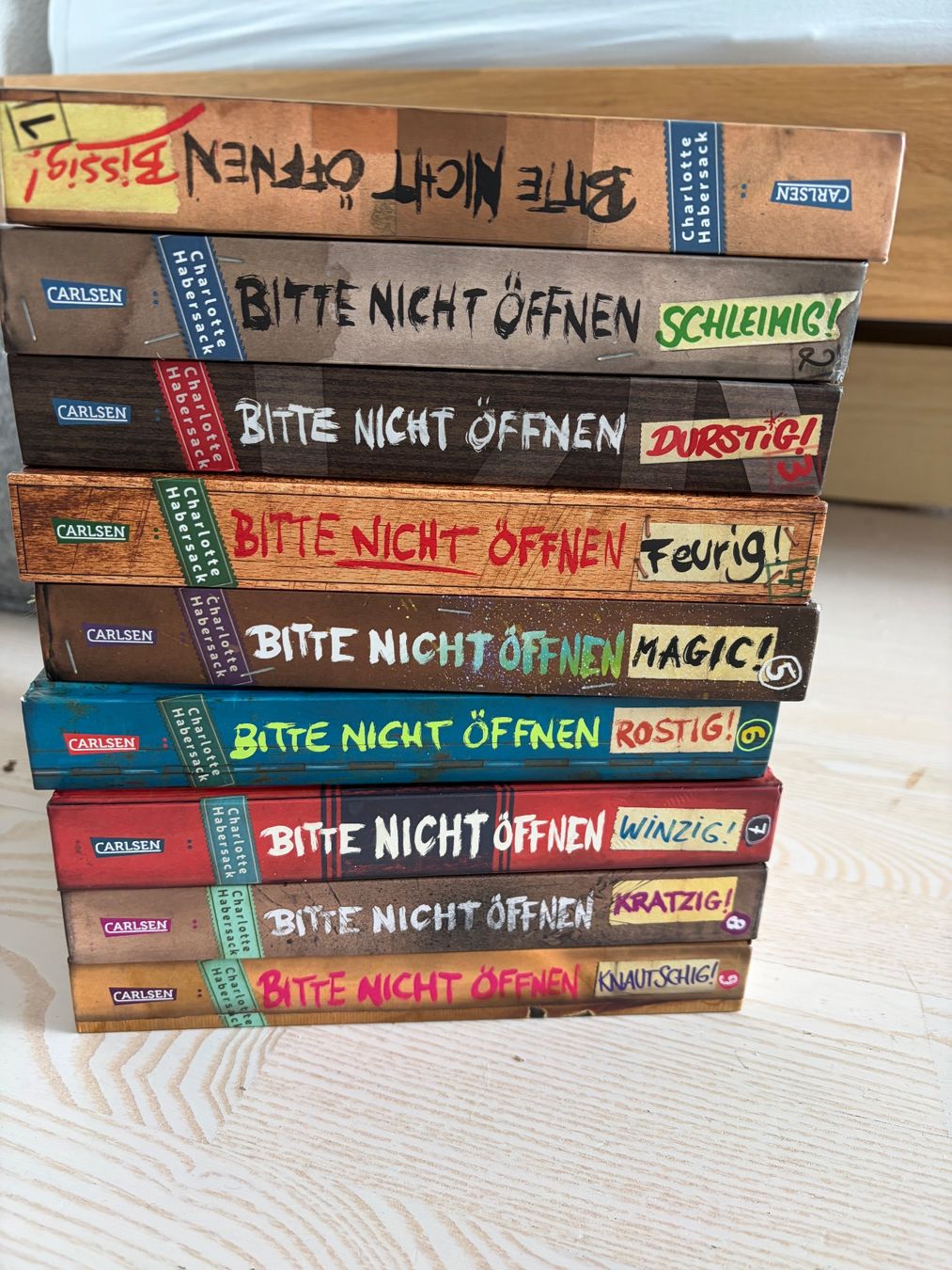 Bücher: Bitte Nicht Öffnen Bücher 1-9 – Gebraucht aus Russikon von Suomi11