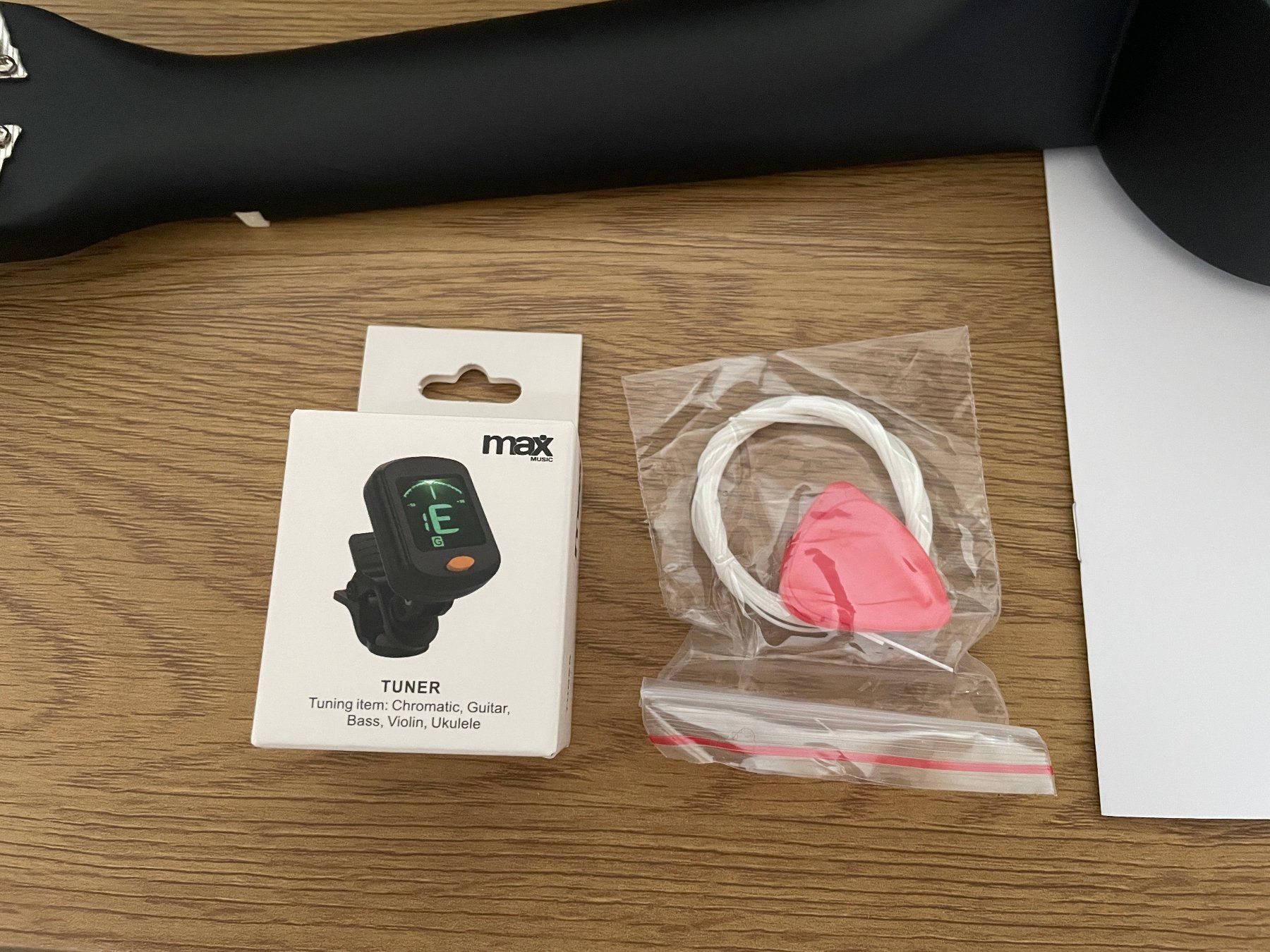 Strumenti musicali: MAX Ukulele UKEY Set Soprano Schwarz 21 Zoll – Nuovo (secondo la descrizione) da Frauenfeld venduto da -blubber- 5