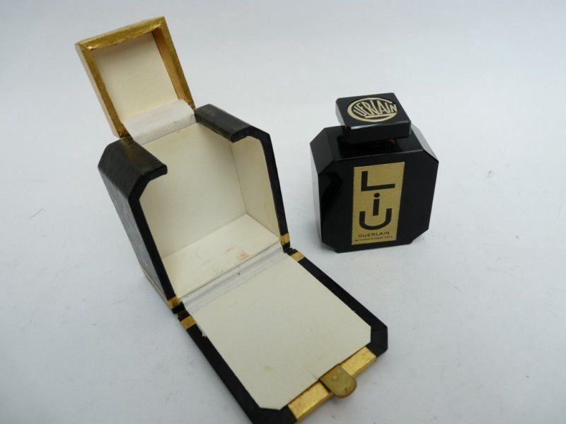 Baccarat Flaconi: BACCARAT Flacon tabatière Lui GUERLAIN – Usato da Vandoeuvres venduto da Dom-Tom