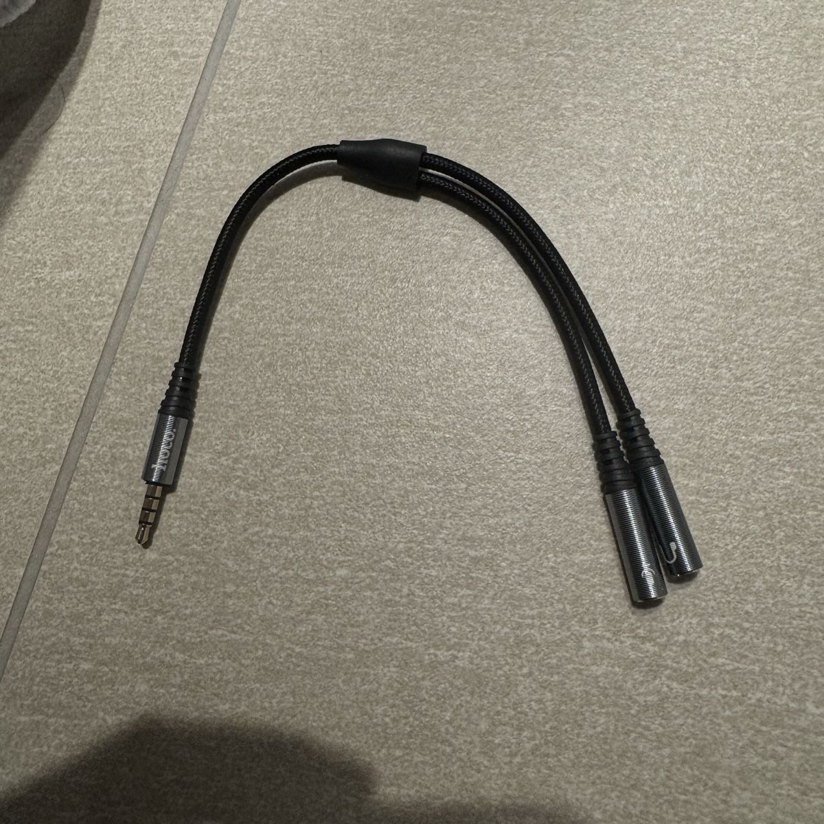 Cavi: Hoco AUX Splitter 2 in 1 3.5mm – Nuovo (secondo la descrizione) da Hinwil venduto da norisenya 1