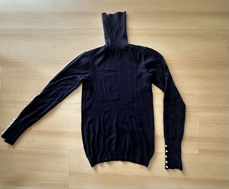 Rollkragenpullover mit Perlen am Ärmel, Zara, S