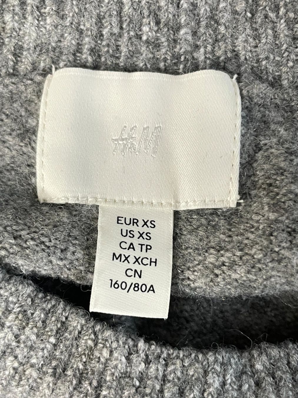 H&M Maglioni & Felpe: grauer Pulli – Usato da Uster venduto da emm_px8k 3