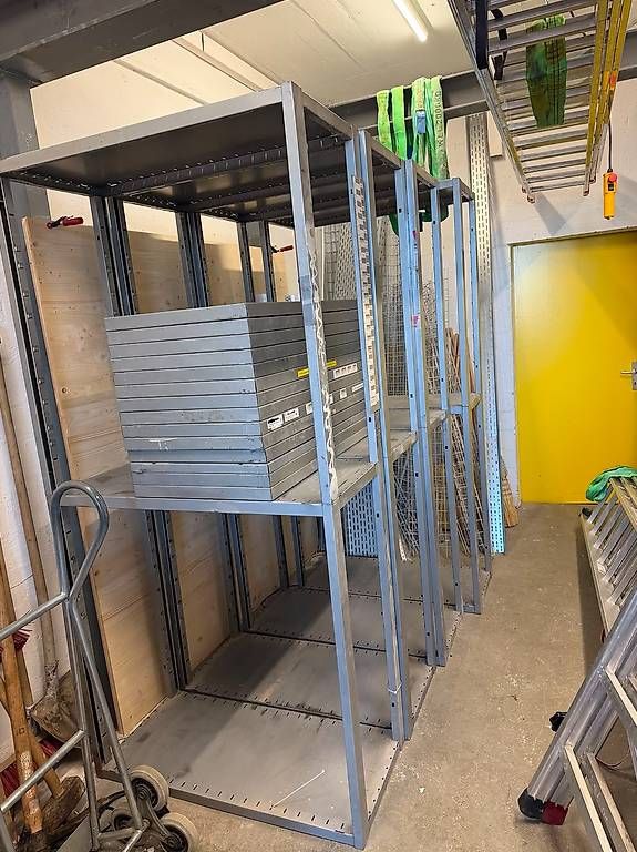 Scaffali:  4 Massive Lagergestelle – Usato da Schänis venduto da Misli71 1